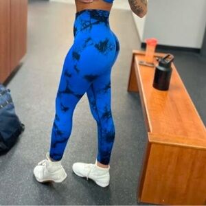 Blue and black tie dyed Leggings size L